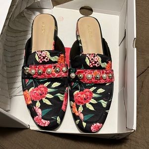 Aldo slides